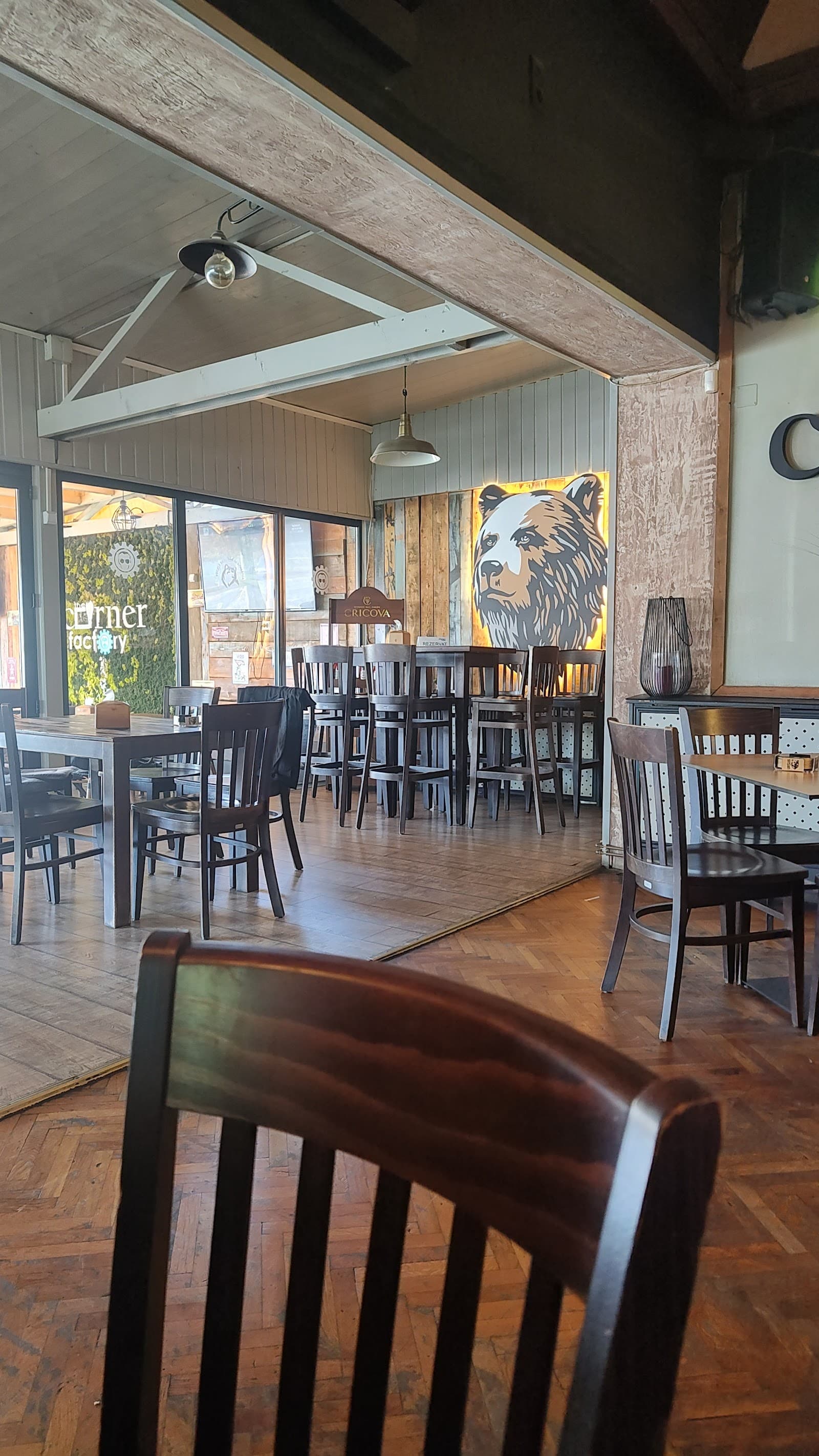 Interiorul The Corner Factory pub